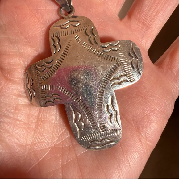 Taxco Vintage 80’ Southwestern Sterling silver oversized cross pendent necklace - Picture 11 of 17